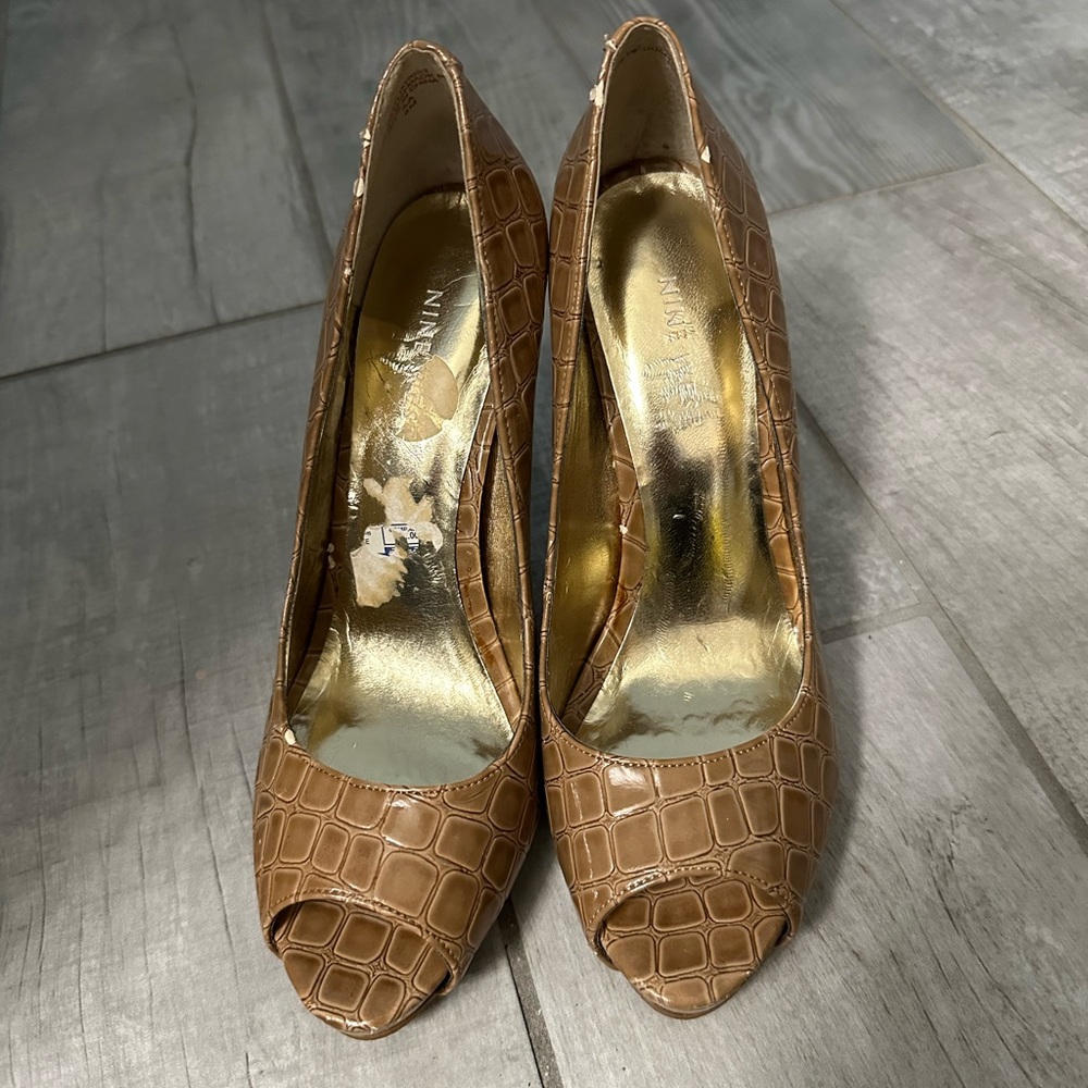 Nine West Tan Croc-Embossed Peep Toe Heels
